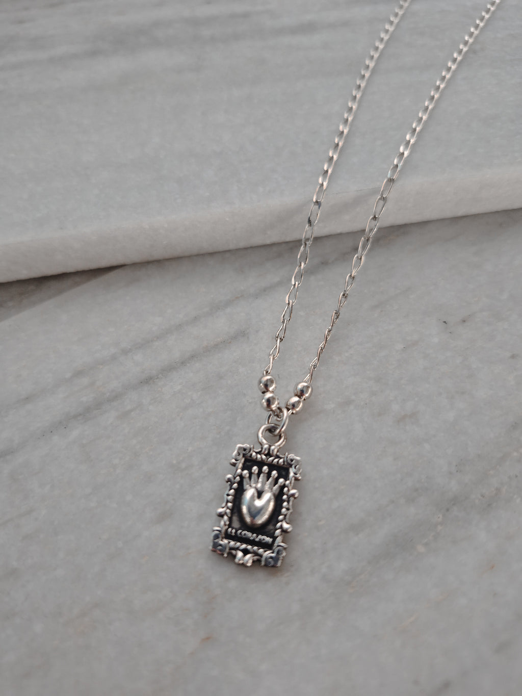 amor de raices necklace