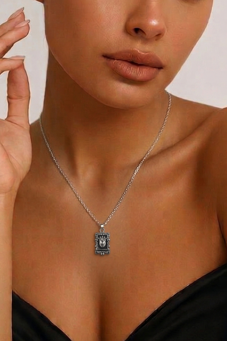 amor de raices necklace