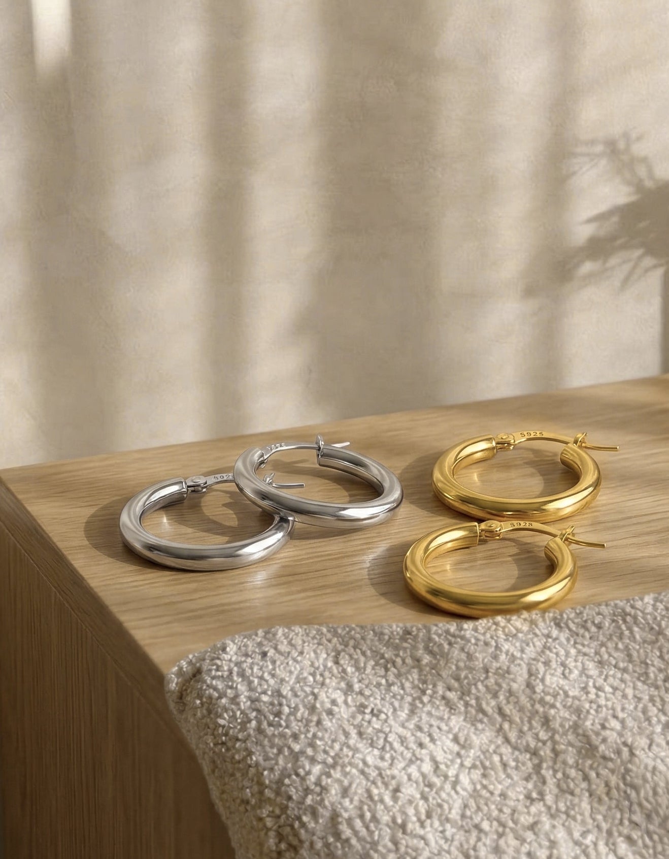 Pure form plain hoops