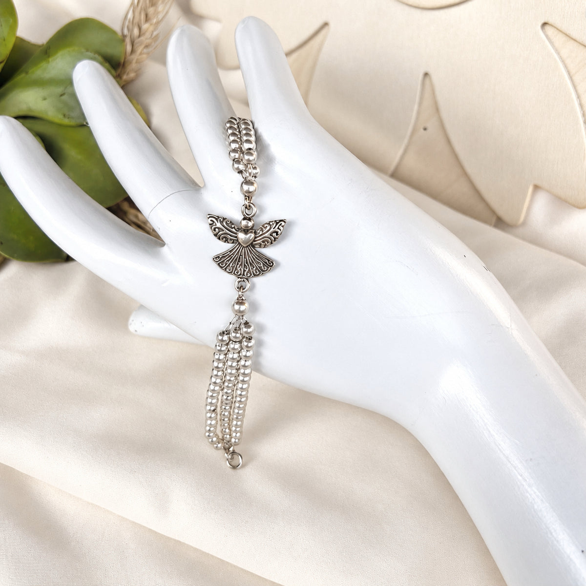 Angel heart bead bracelet